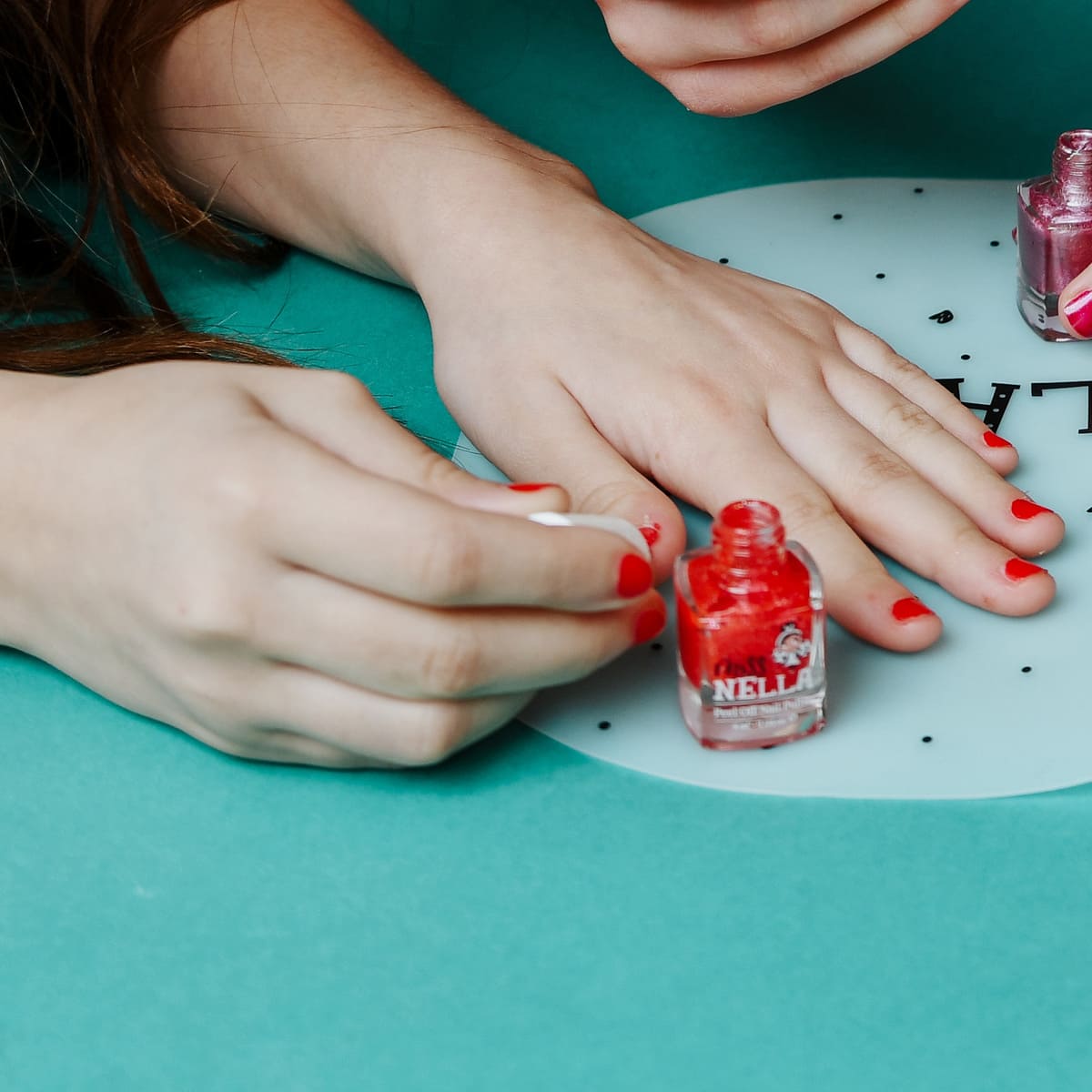 Strawberry'n'Cream: Wunderschöner roter Nagellack für Kinder, 4 ml